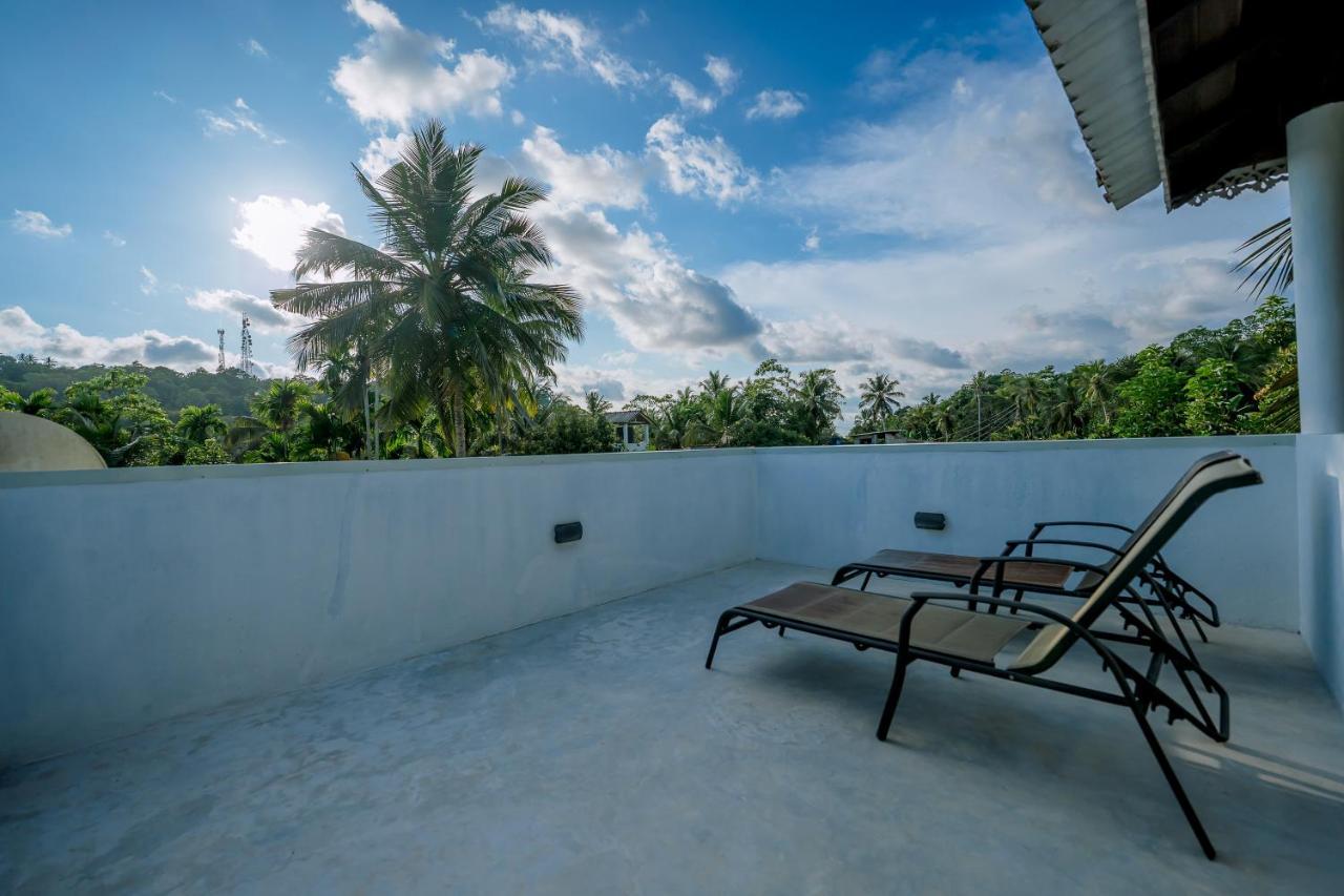 Sixth Sense Hostel Unawatuna Esterno foto