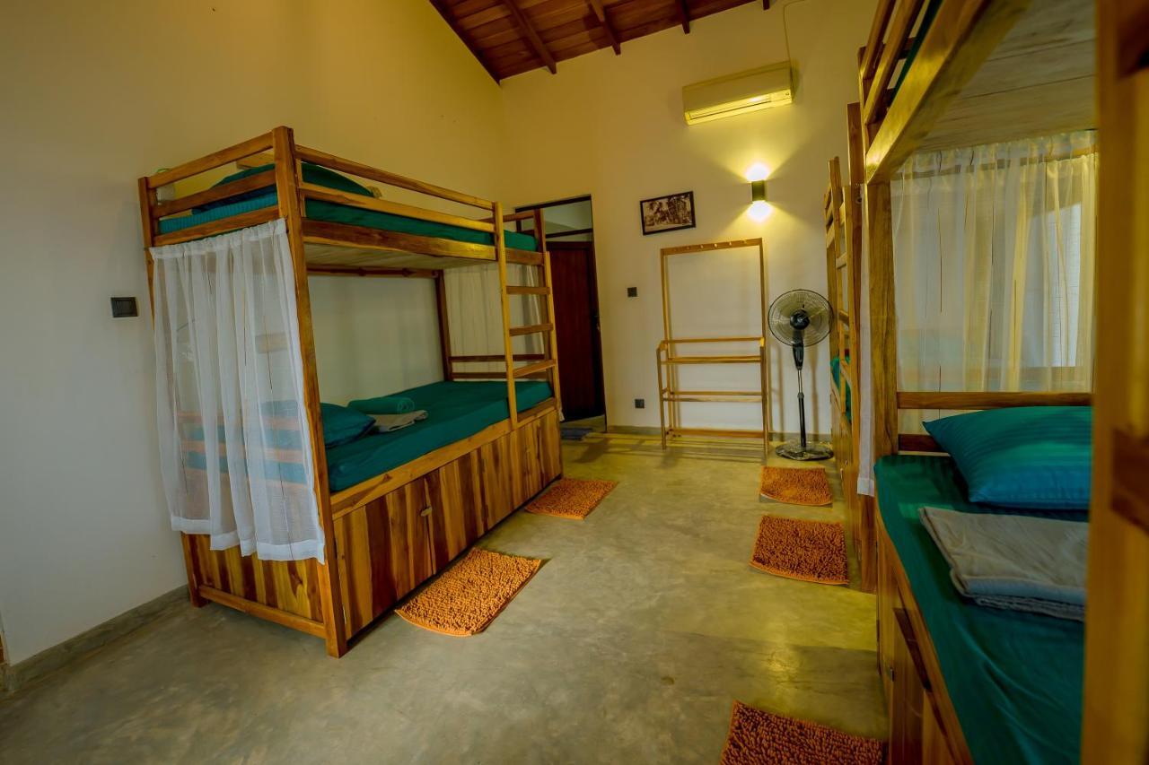Sixth Sense Hostel Unawatuna Esterno foto
